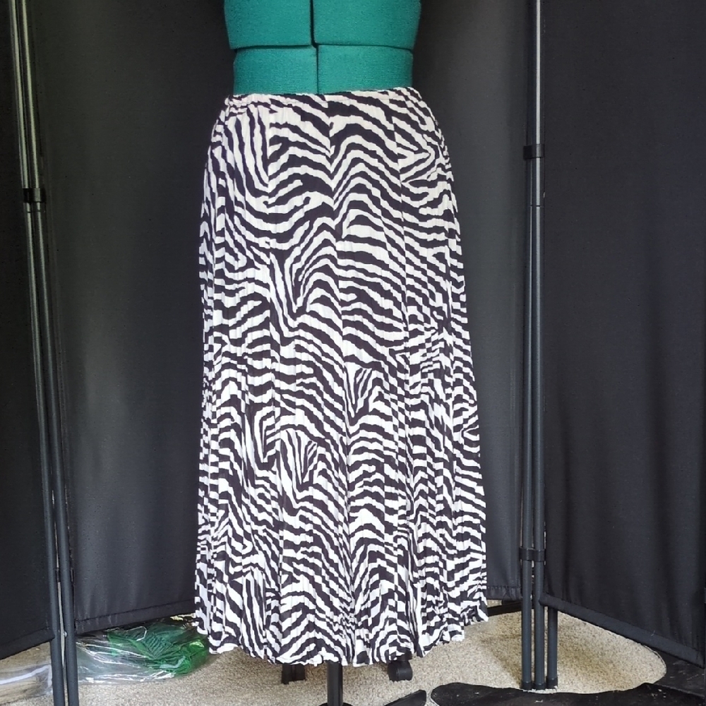 Allison Taylor Black and White Bubble Midi Skirt
